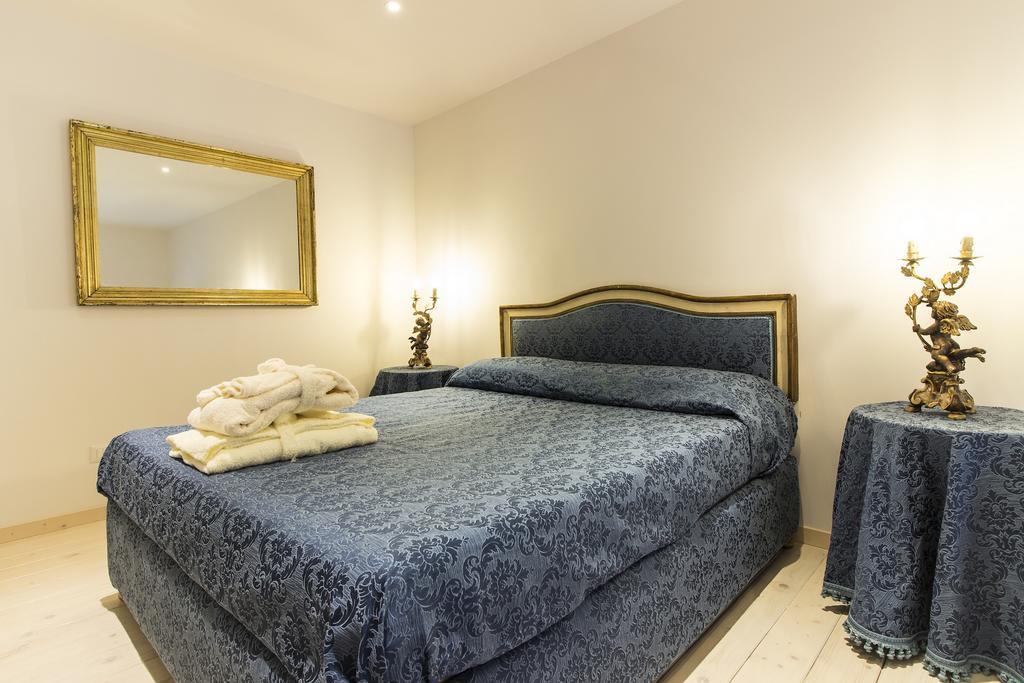 Palazzo D'Auria Aparthotel Naples Exterior photo